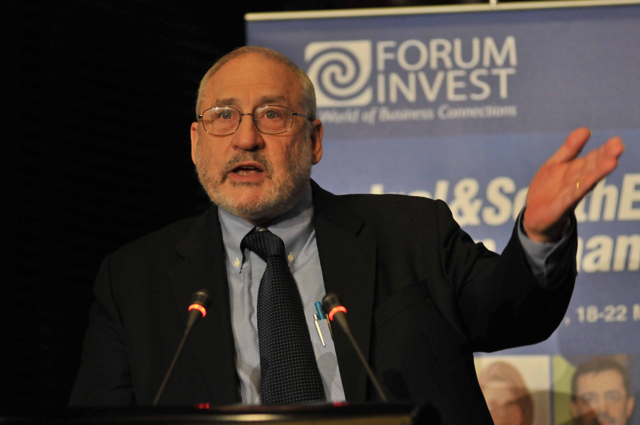 Joseph_Stiglitz_Nobel_Prize_Laureate_at_Forum_Invest_FINANCE_2009