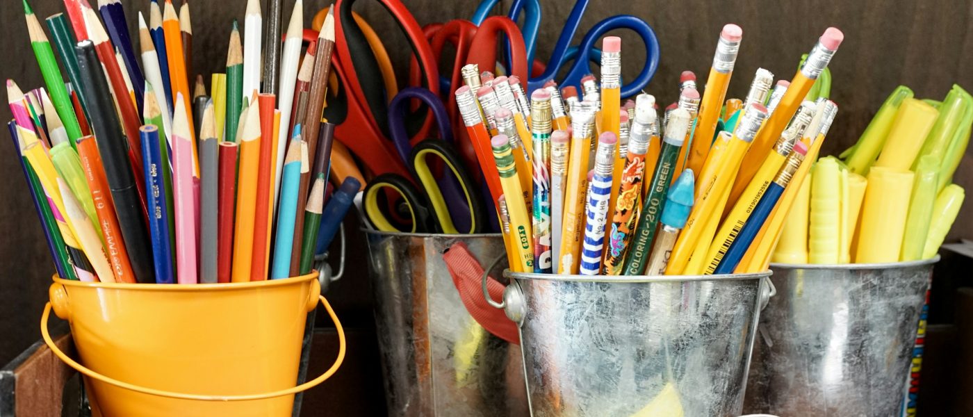 Pencils, markers and scissors in little metal buckets - UNSPLASH Pencils, markers and scissors in little metal buckets