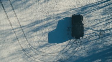 A jeep u-turns in the snow